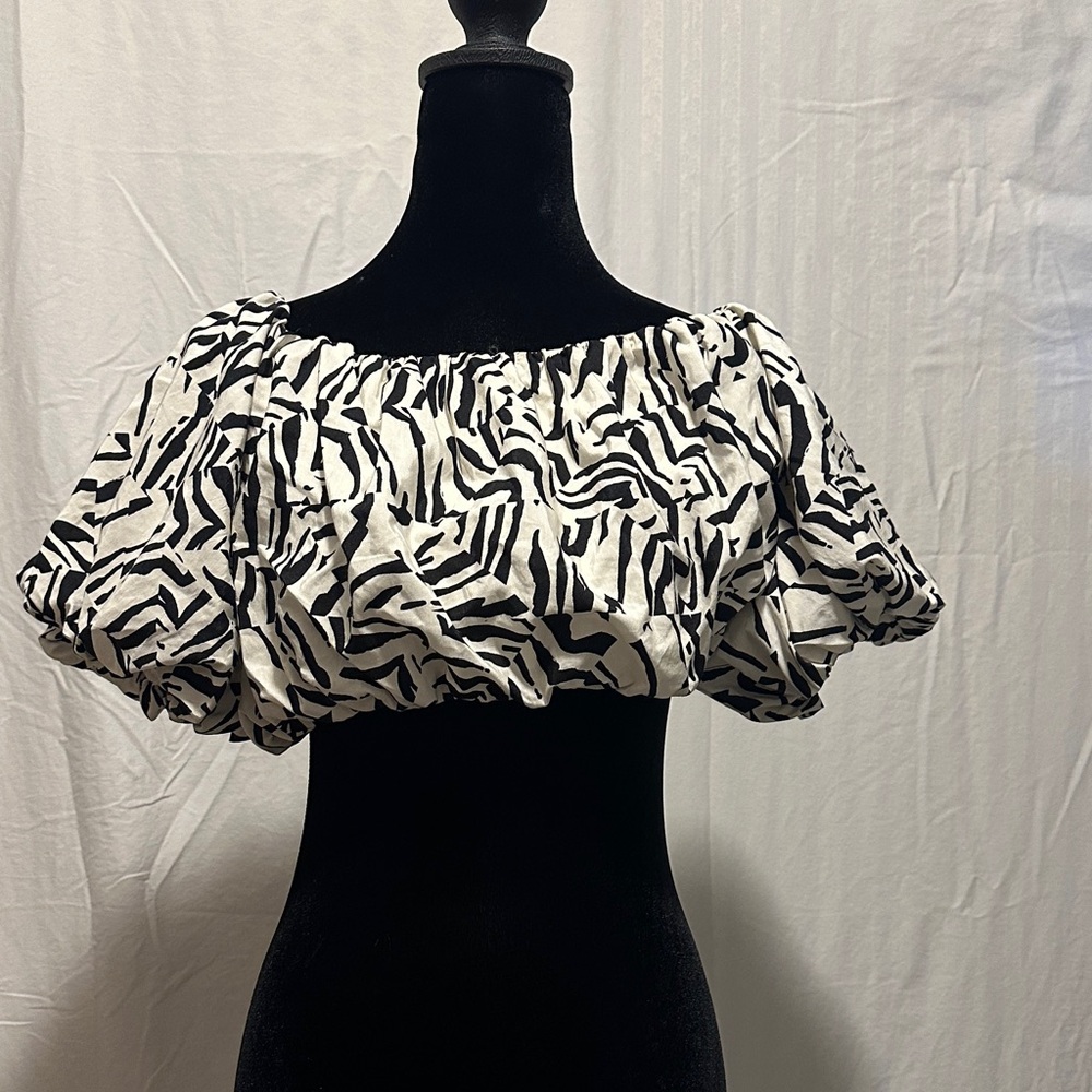 a new day Black and White Off-Shoulder cropped Blouse